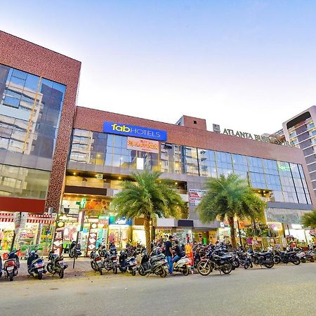 Fabhotel Happinex Surat Exterior photo