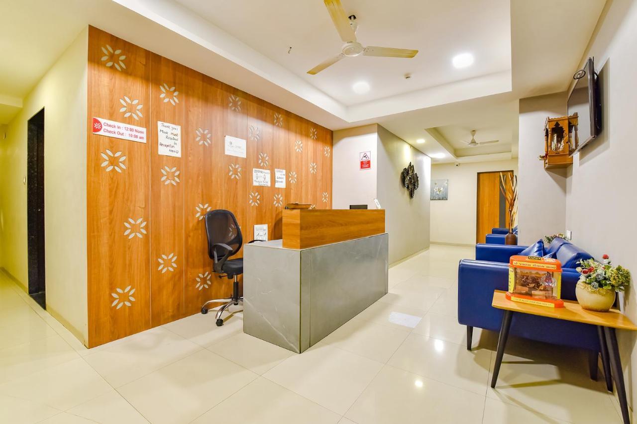 Fabhotel Happinex Surat Exterior photo