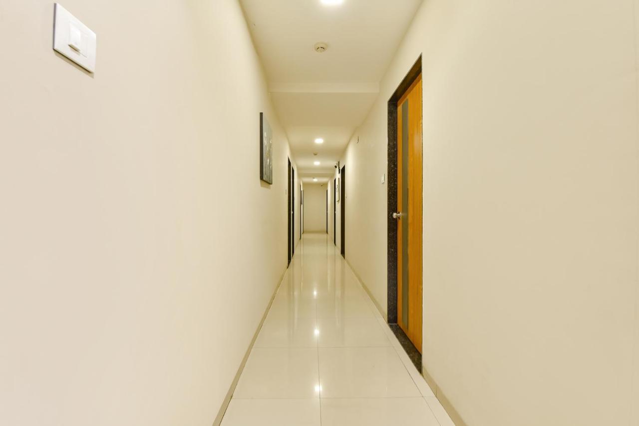 Fabhotel Happinex Surat Exterior photo