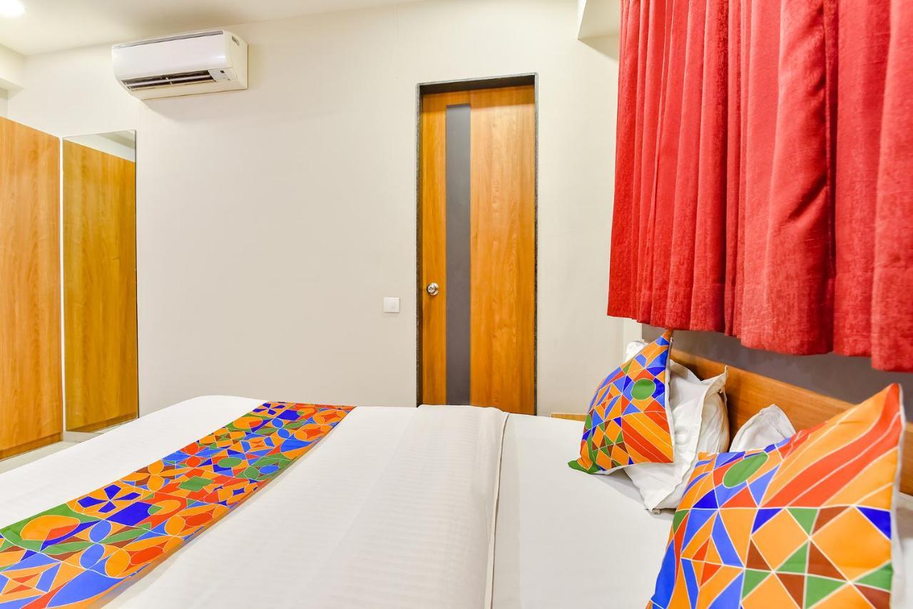 Fabhotel Happinex Surat Exterior photo