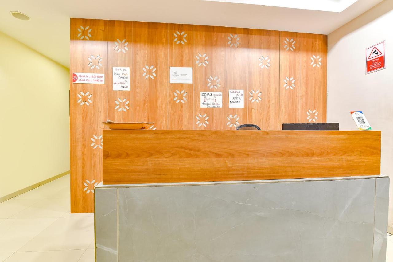 Fabhotel Happinex Surat Exterior photo